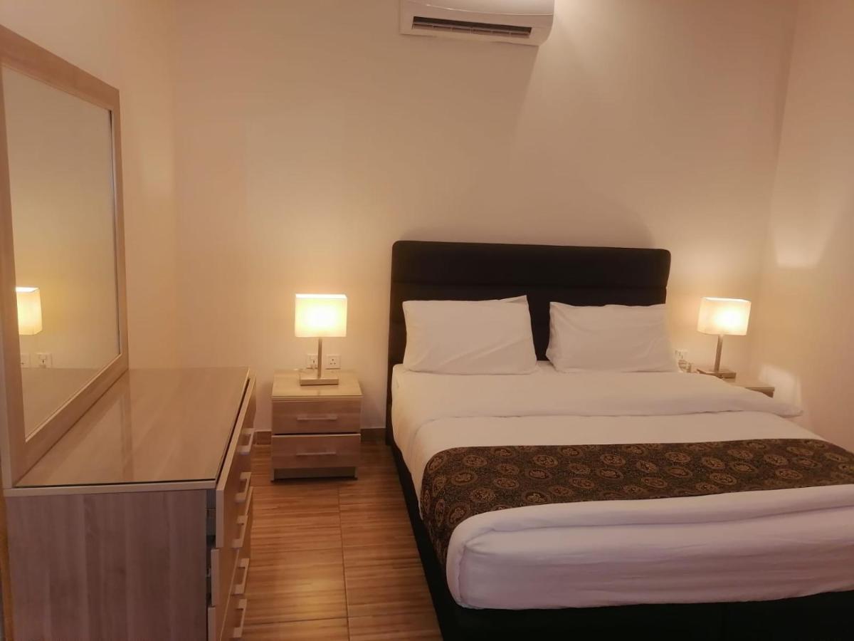 עקבה Al-Ahlam Hotel Apartments מראה חיצוני תמונה